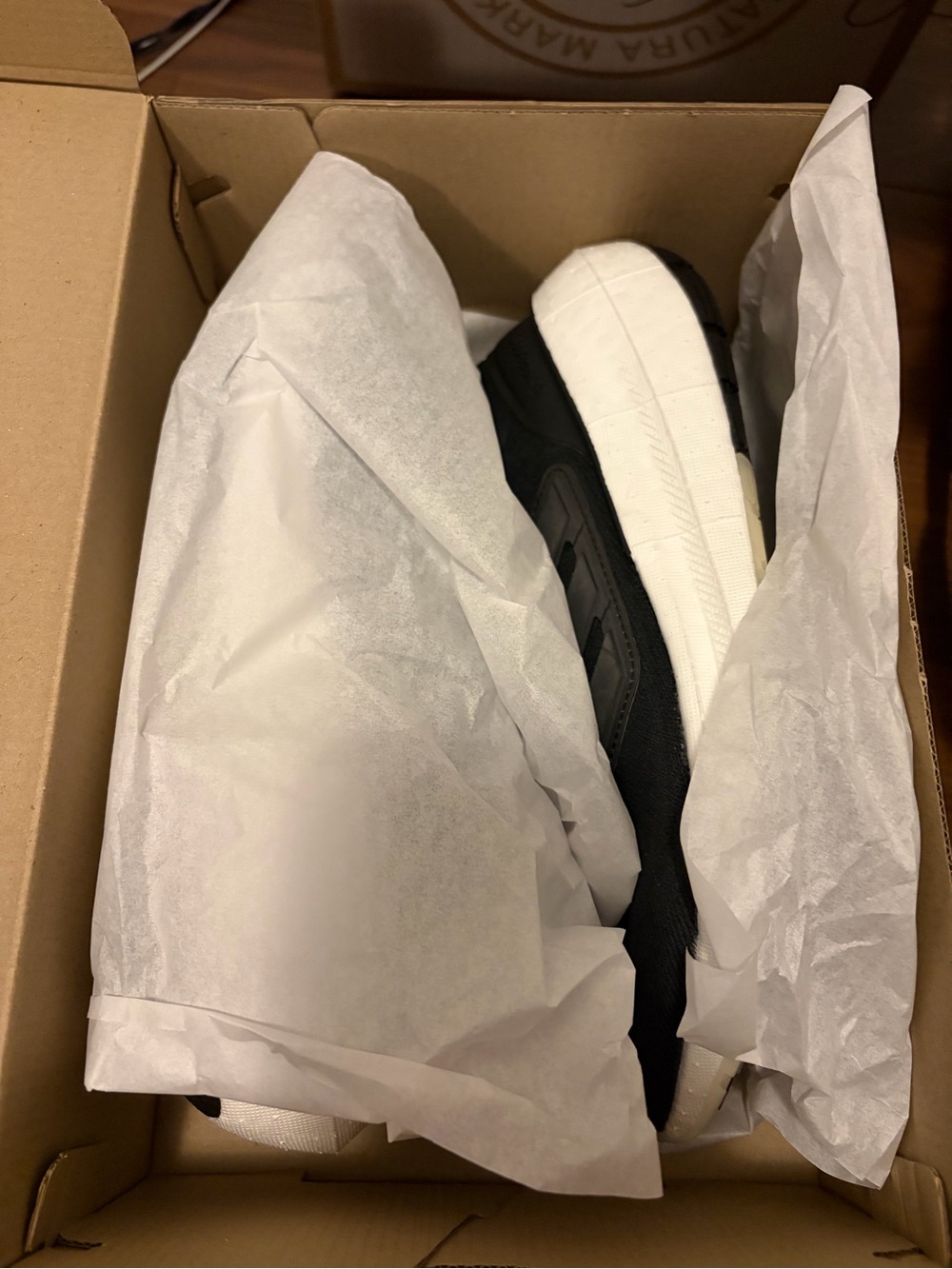 ADIDAS Ultraboost Light - Picture 2 of 8